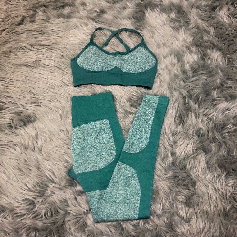 ROMWE Criss Cross Backless Sports Bra & Leggings